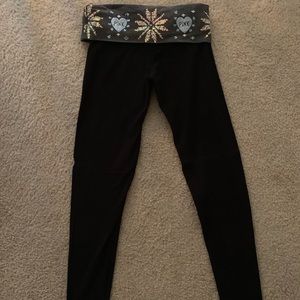 VICTORIA’S SECRET PINK SNOWFLAKE WINTER LEGGINGS